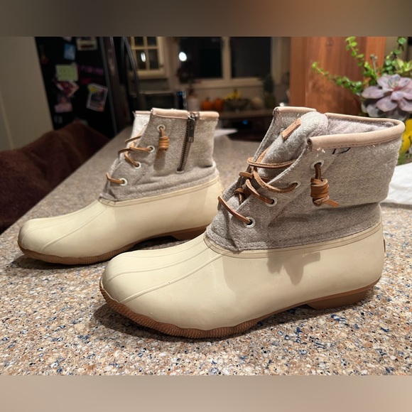 Sperry winter boots - Picture 2 of 3